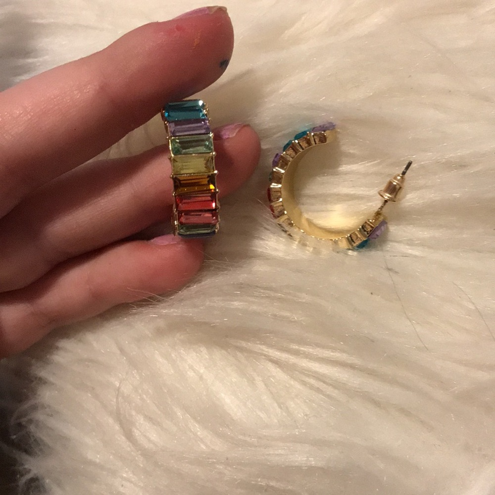 Trendy rainbow hoop earrings 😎
